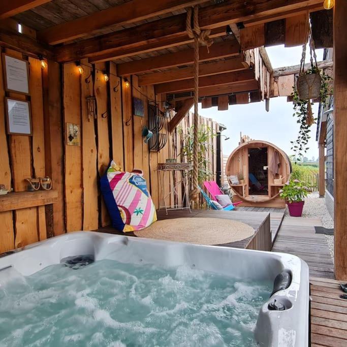 Wellness Chalet Met Jacuzzi, Sauna, Omheinde Tuin, Sint-Annaland Eksteriør bilde