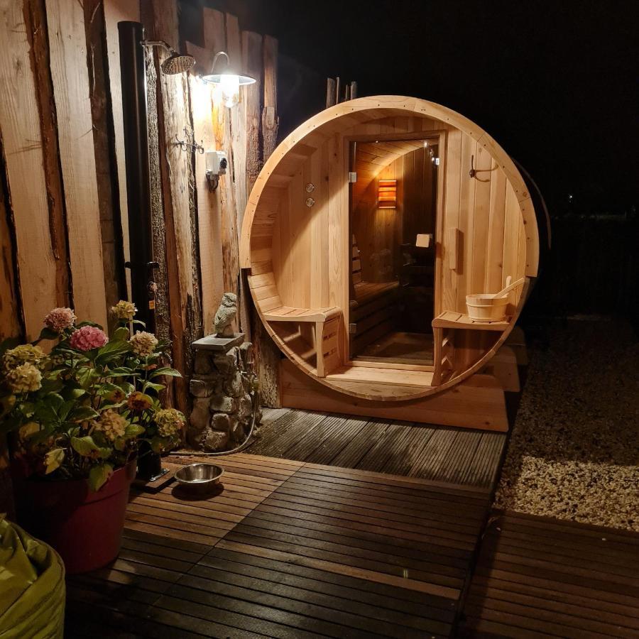 Wellness Chalet Met Jacuzzi, Sauna, Omheinde Tuin, Sint-Annaland Eksteriør bilde